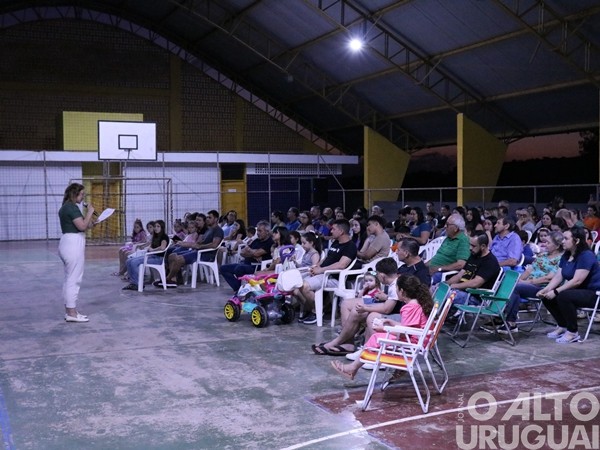 Realizado Cinema de Rua com exibição de filme natalino