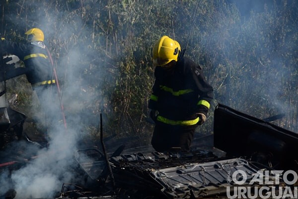 Incêndio destrói depósito no bairro São José, em FW