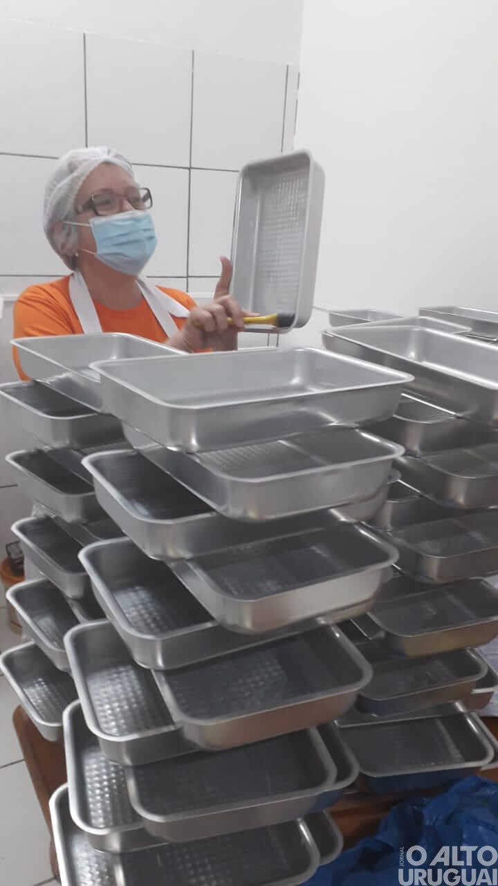 Feira do Centro Cultural 25 de Julho comercializa cerca de 450 cucas