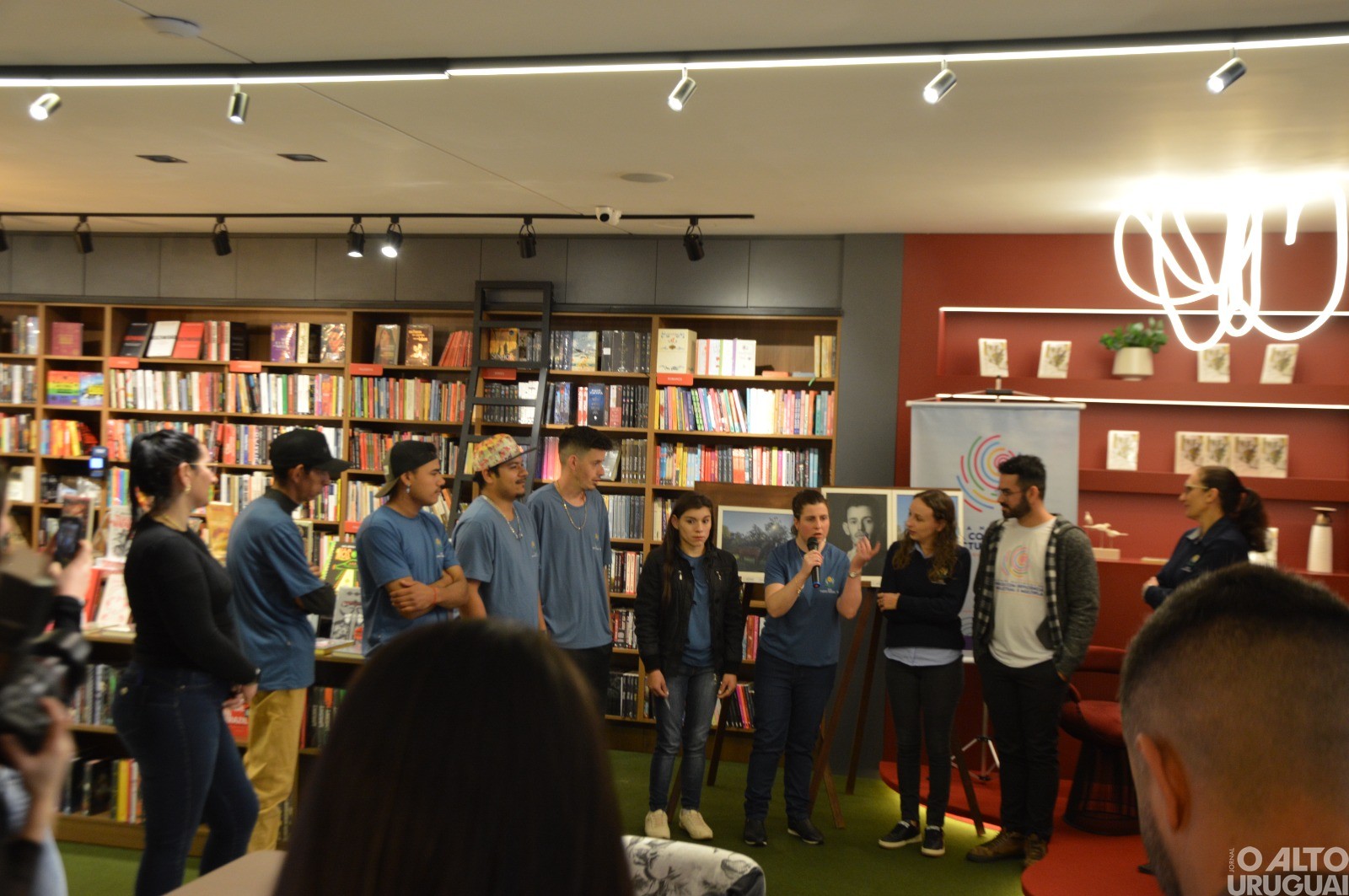 Apae-FW promove exposição fotográfica