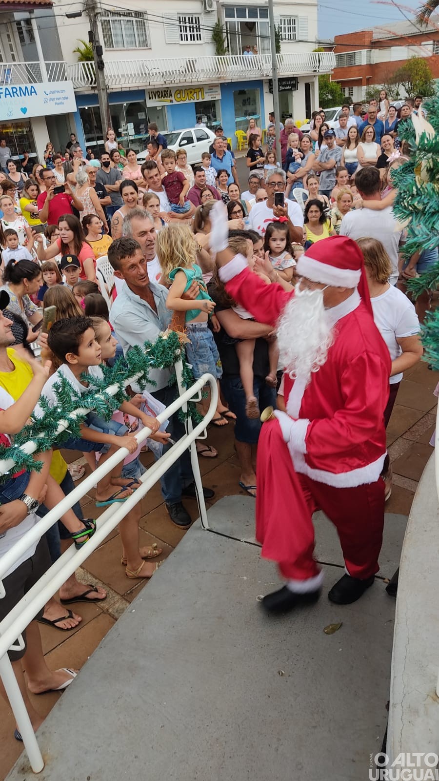 Planalto: chegada do Papai Noel e apresentações das escolas marcam Natal na Praça