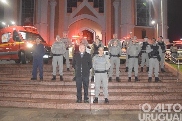BM e Bombeiros de FW realizam homenagem a sargento morto em Caxias