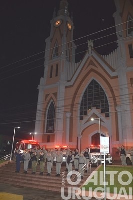 BM e Bombeiros de FW realizam homenagem a sargento morto em Caxias