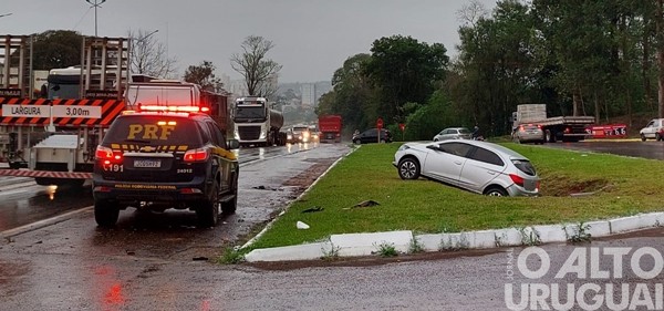 Acidente no trevo do Posto Serrano deixa três feridos