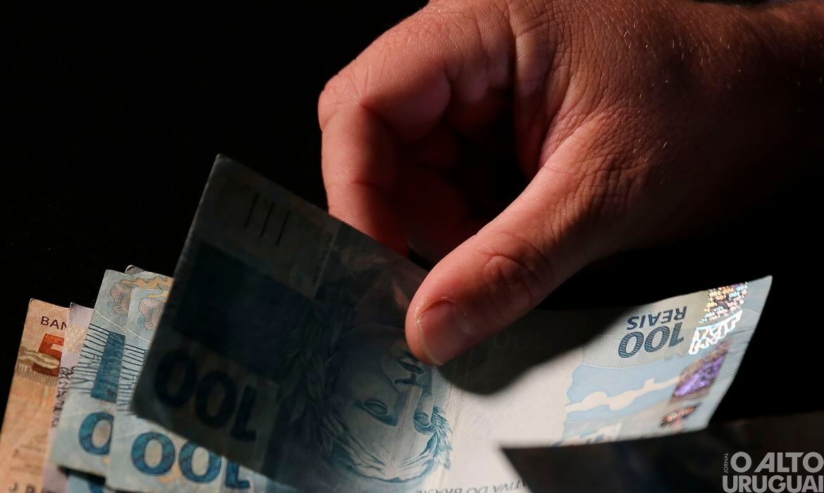 Caixa paga Auxílio Brasil a cadastrados com NIS final 4