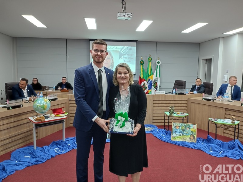 Poder Legislativo valoriza professores com a Condecoração Mérito Educacional Barril
