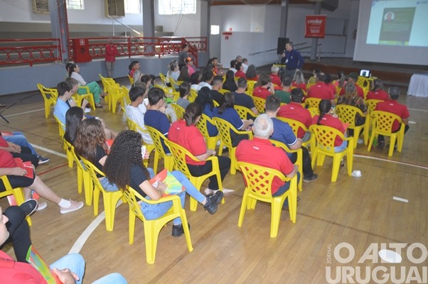 Evento realizado pela Creluz em Pinhal marca o Dia da Árvore