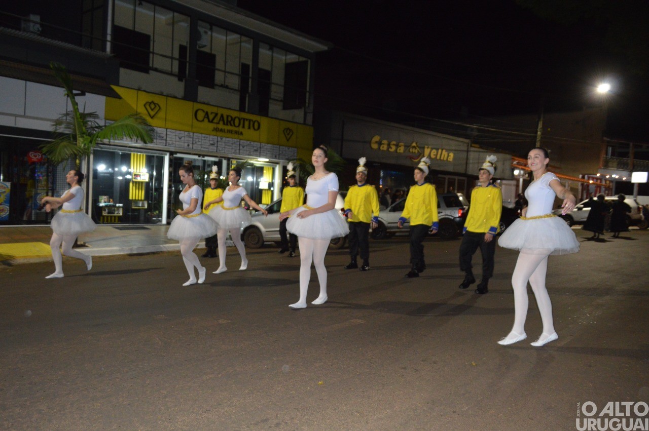 Acendimento de luzes marca a abertura do Natal em Rodeio Bonito