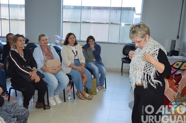 Tricolã promove workshop de tricô e crochê em FW