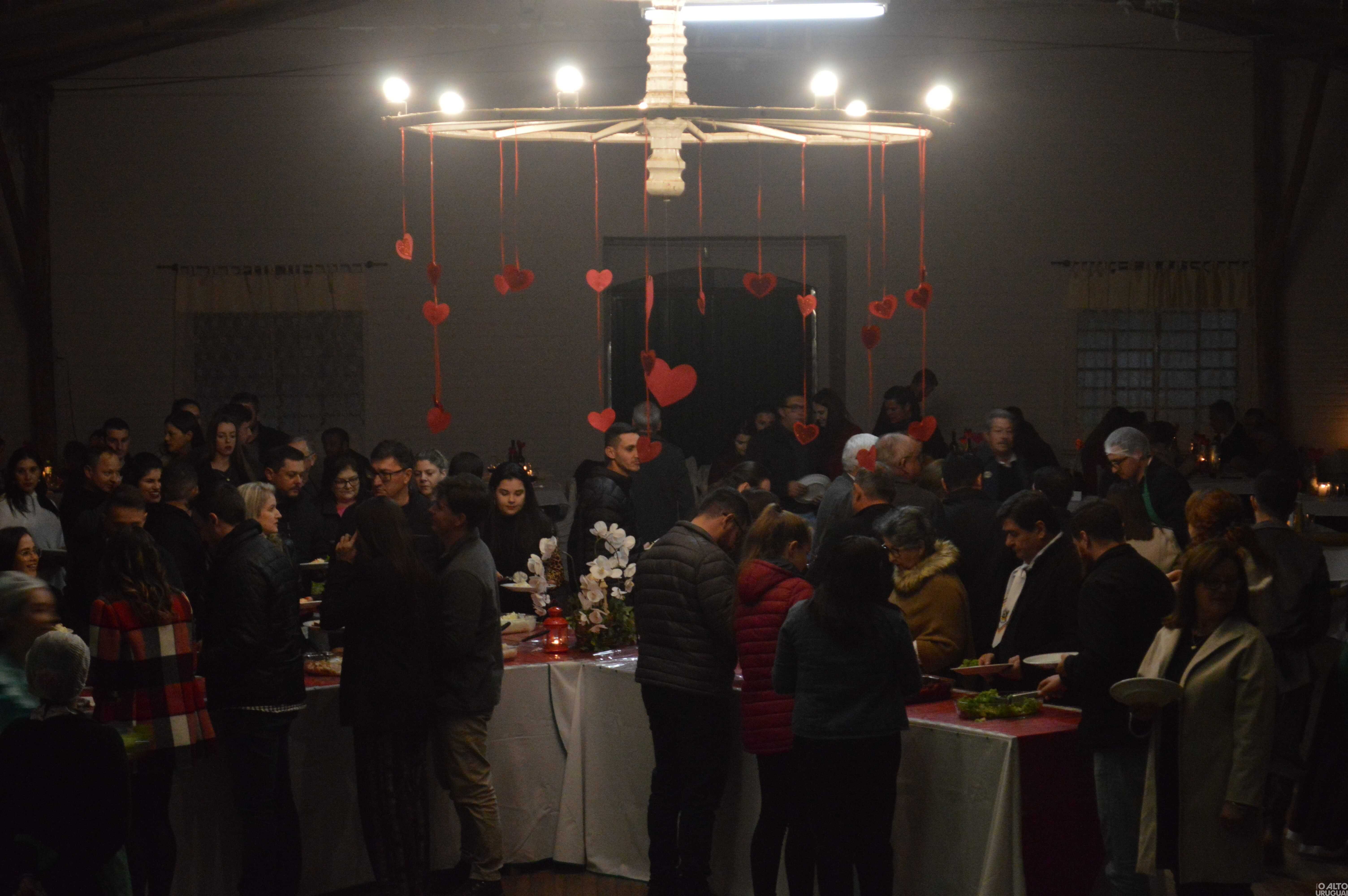 Noite do Galanteio reúne casais no CTG Rodeio da Querência