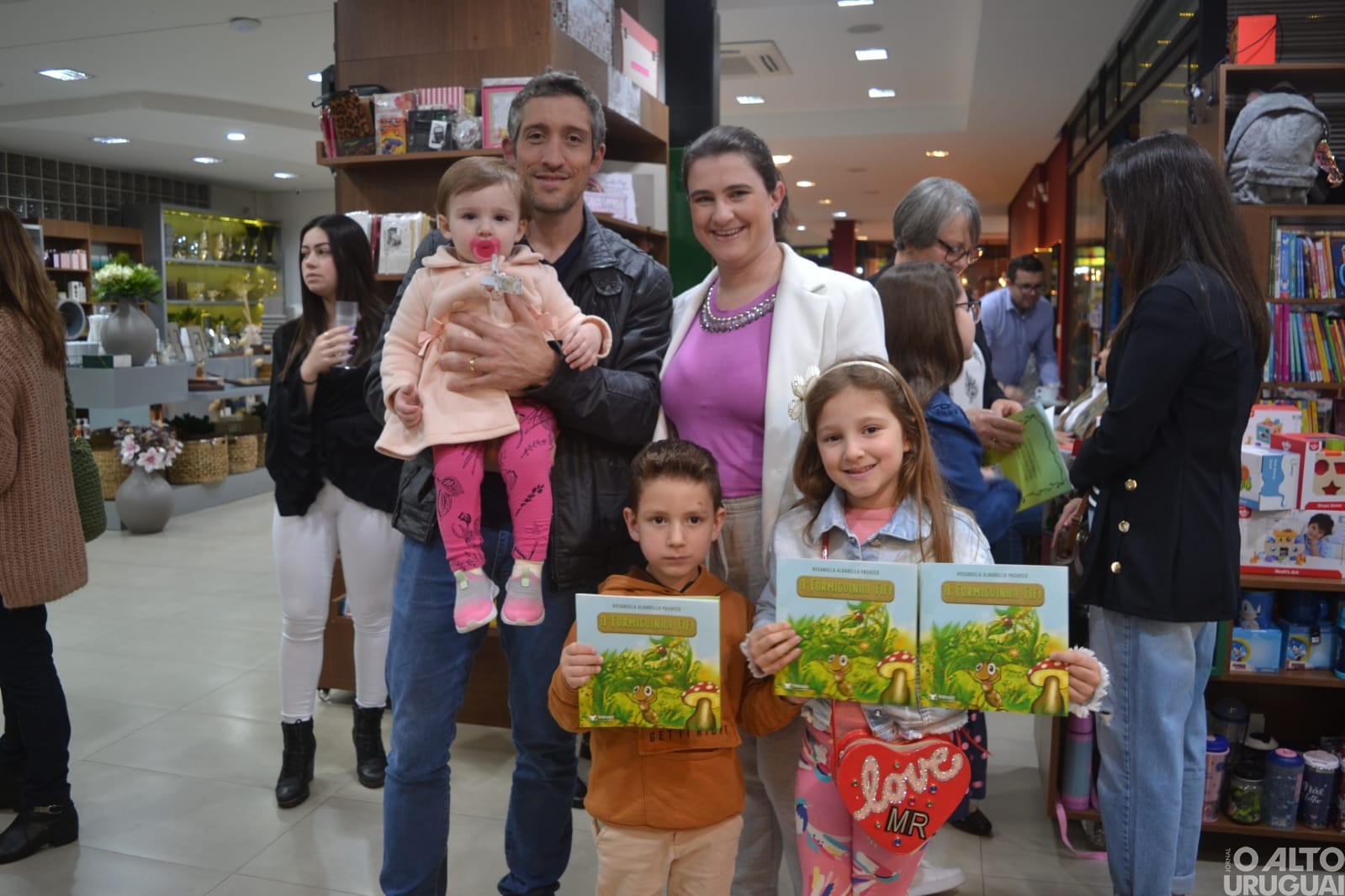 Frederiquense lança livro infantil