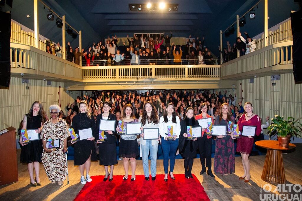 Professora da UFSM-FW é homenageada no 1º Prêmio Ana Primavesi