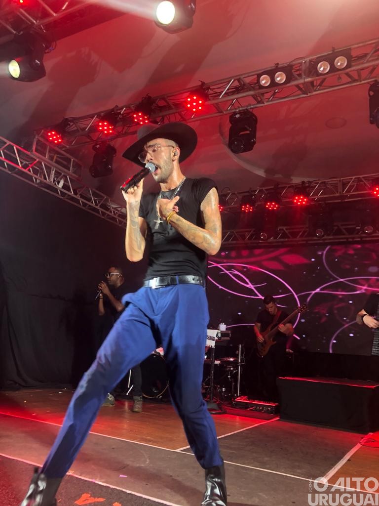 Sertanejo Luan Pereira reúne grande público em show em FW