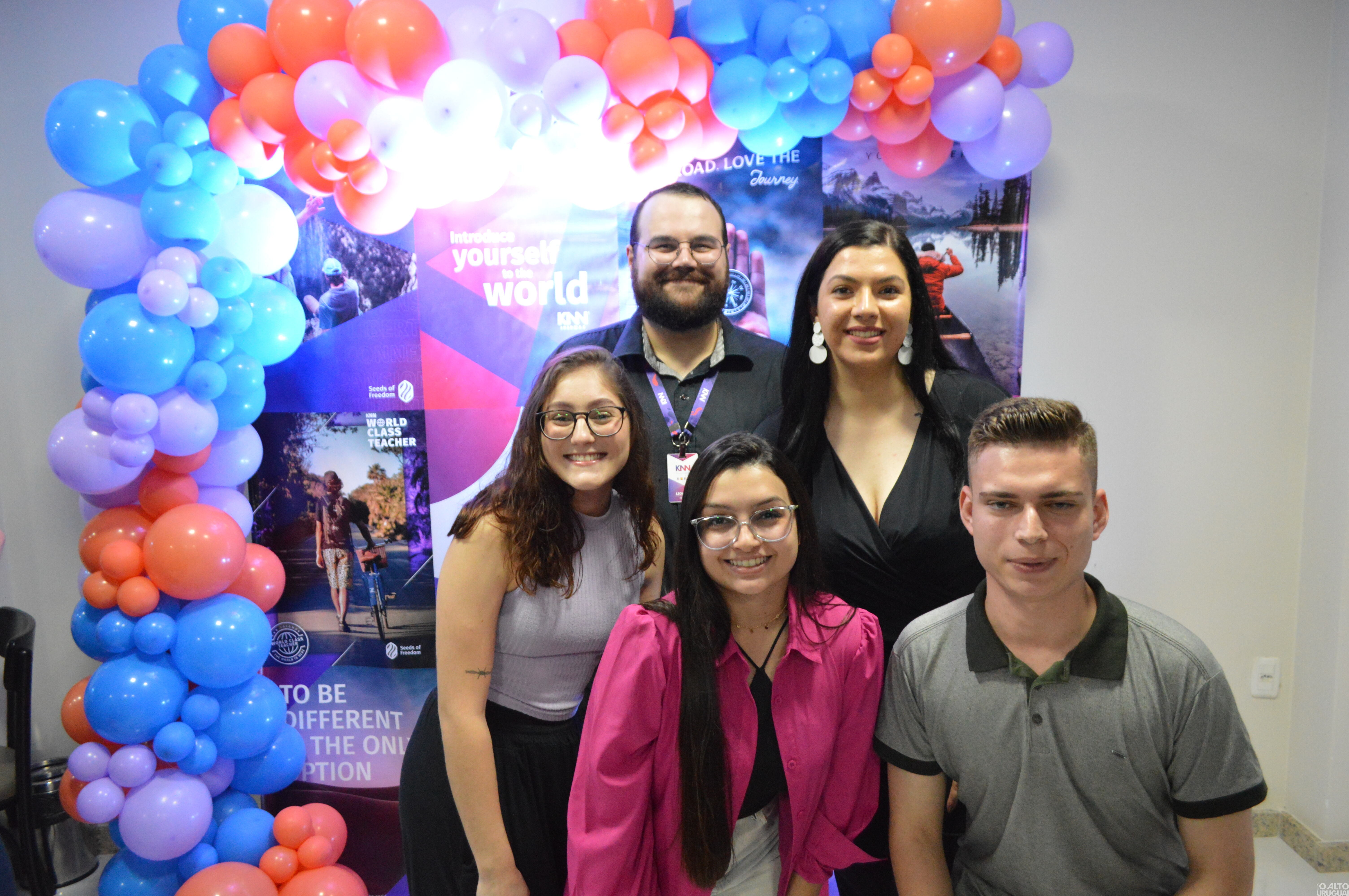 Com cerca de 400 alunos a KNN forma suas primeiras turmas de inglês em FW