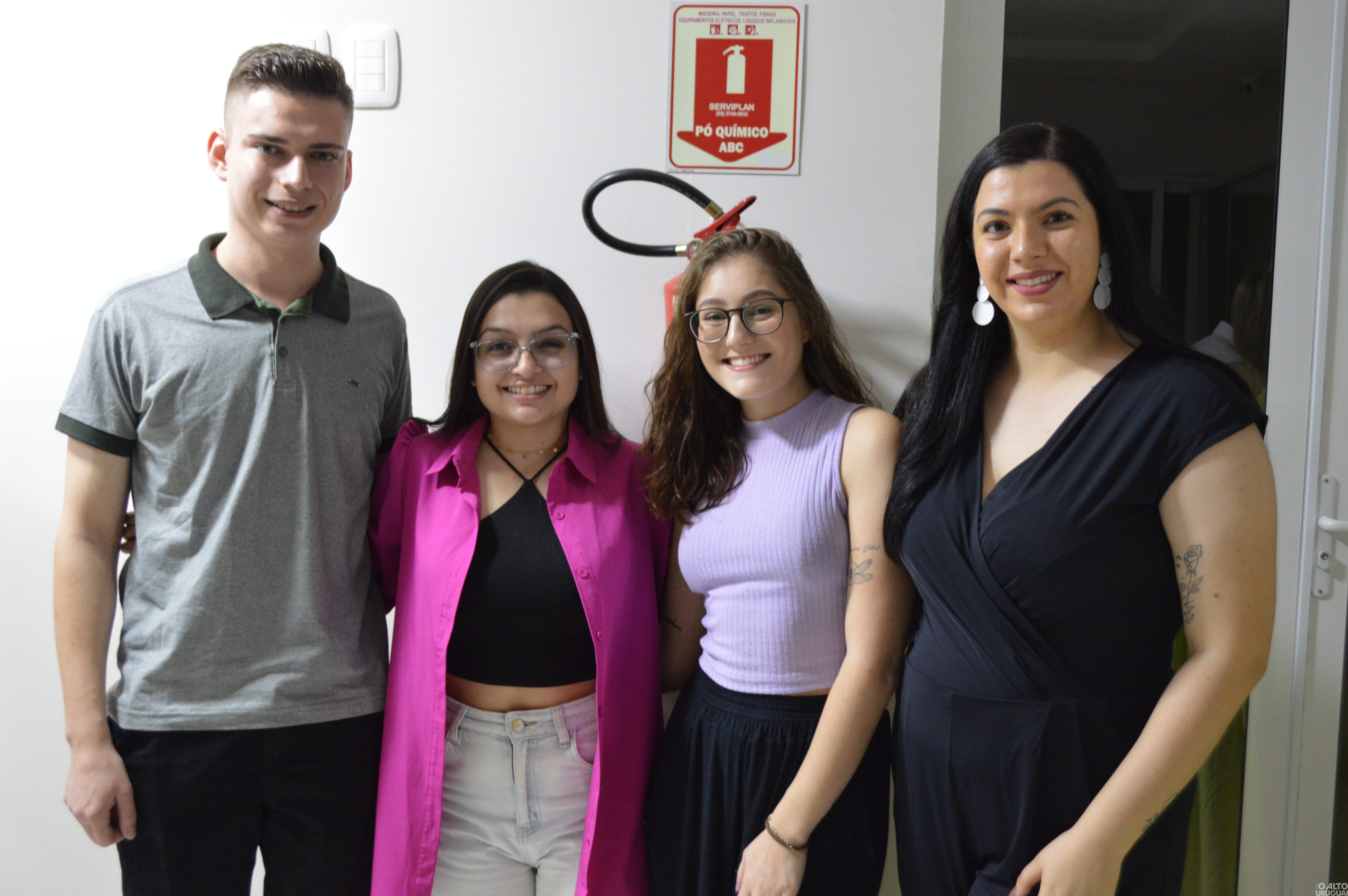 Com cerca de 400 alunos a KNN forma suas primeiras turmas de inglês em FW