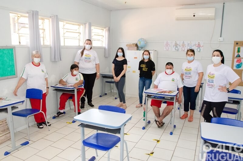 Pinhal: aluna de 86 anos dá exemplo de superação