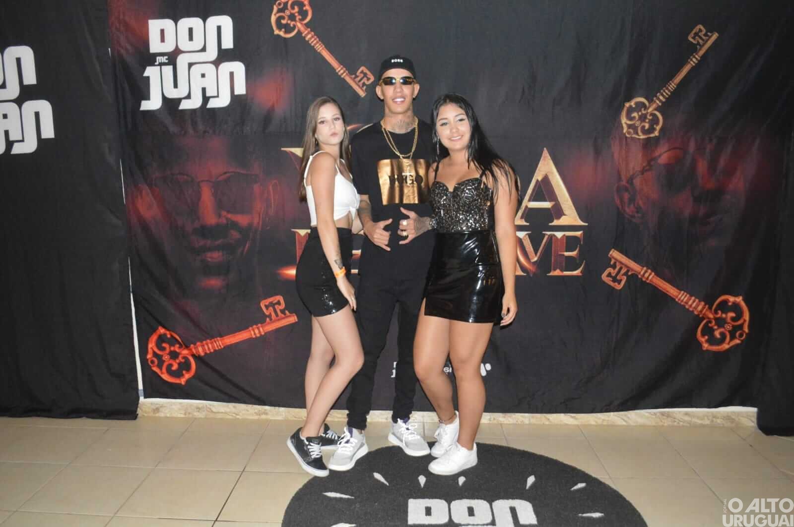 Show de MC Don Juan anima público em FW