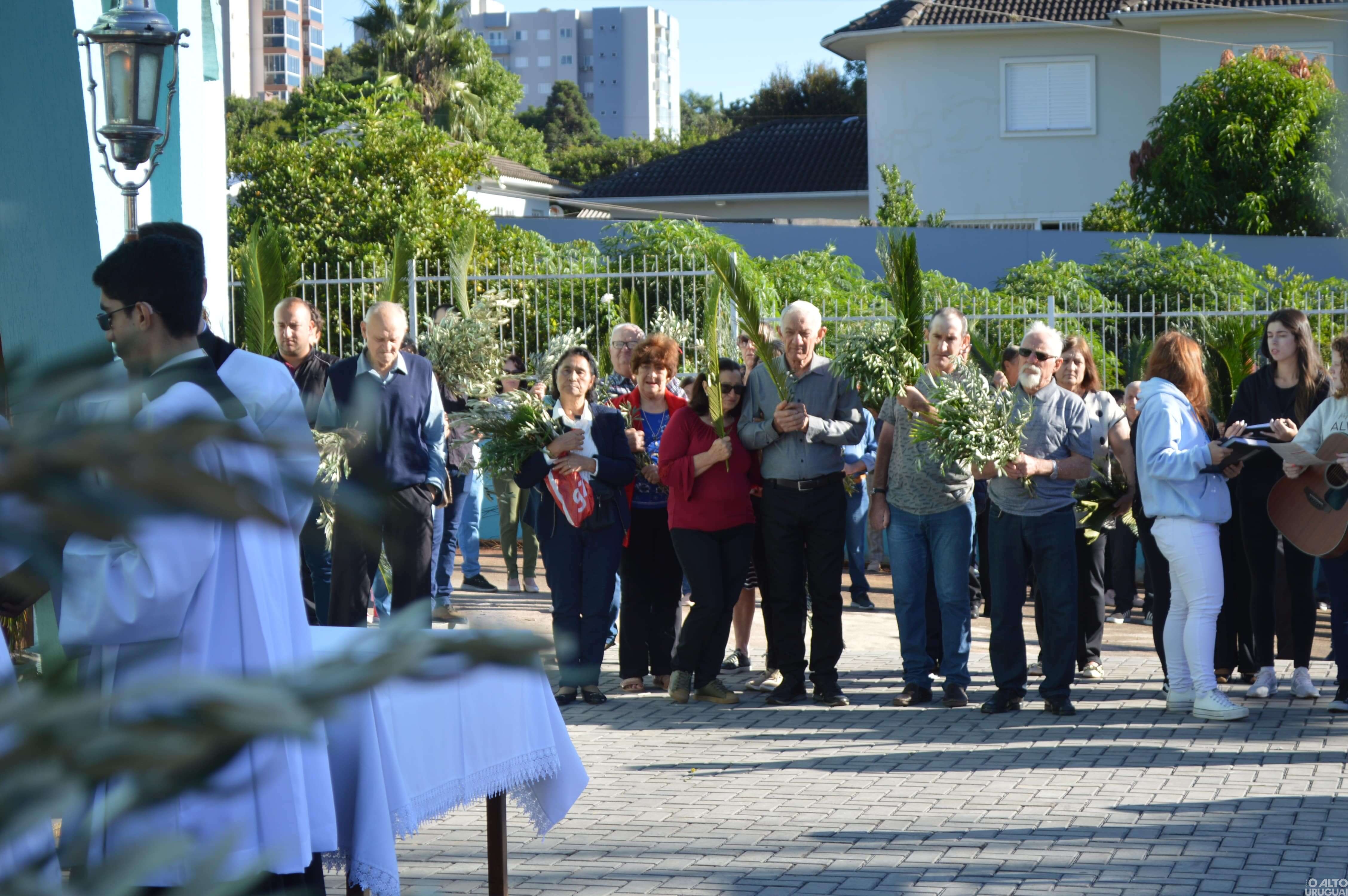 Celebração de Ramos reúne grande número de fiéis em FW