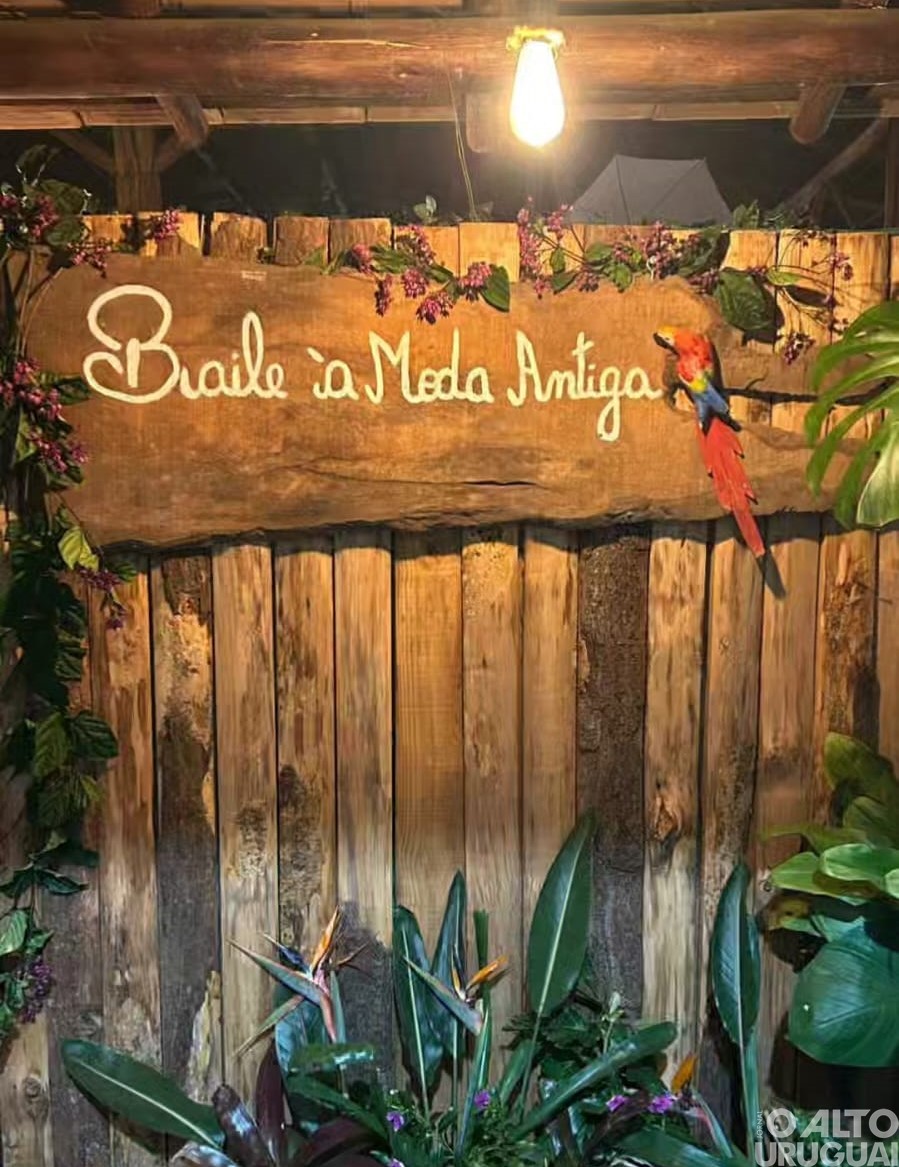 Baile à Moda Antiga lota o CTG Querência da Serra em noite de tradição