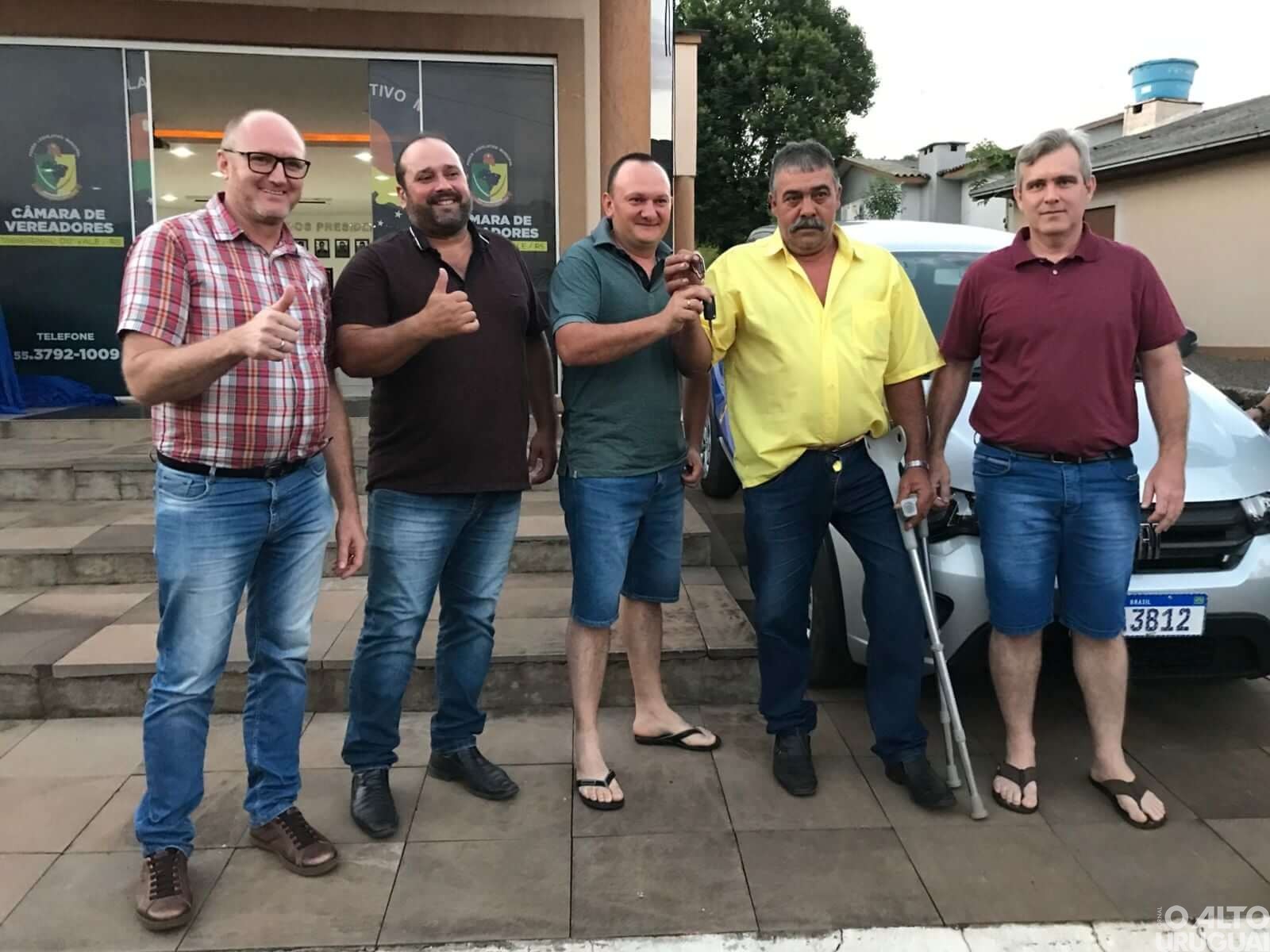 Prefeitura de Pinheirinho do Vale adquire novos veículos e aumenta frota municipal