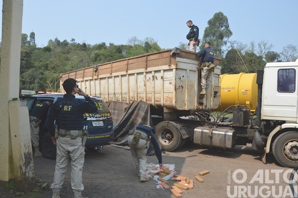 PRF apreende quase cinco toneladas de maconha em Iraí
