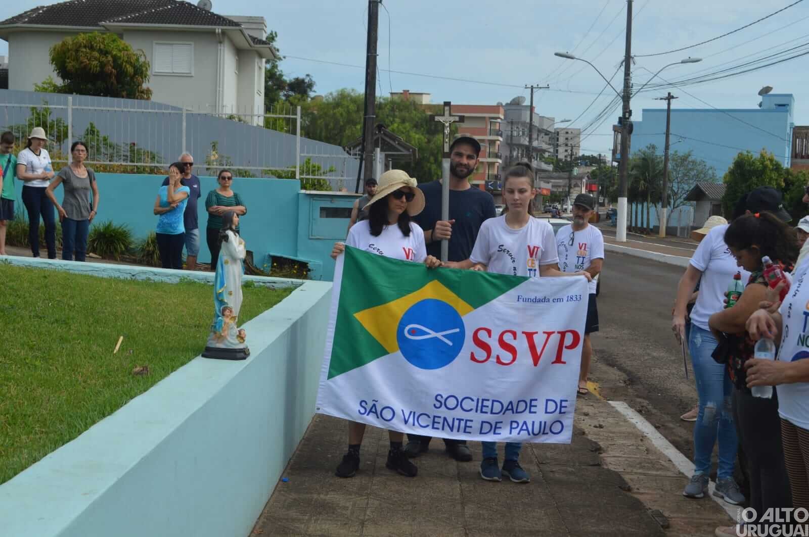Vicentinos e comunidade da Vila Faguense realizam a 48ª Caminhada do Agradecimento