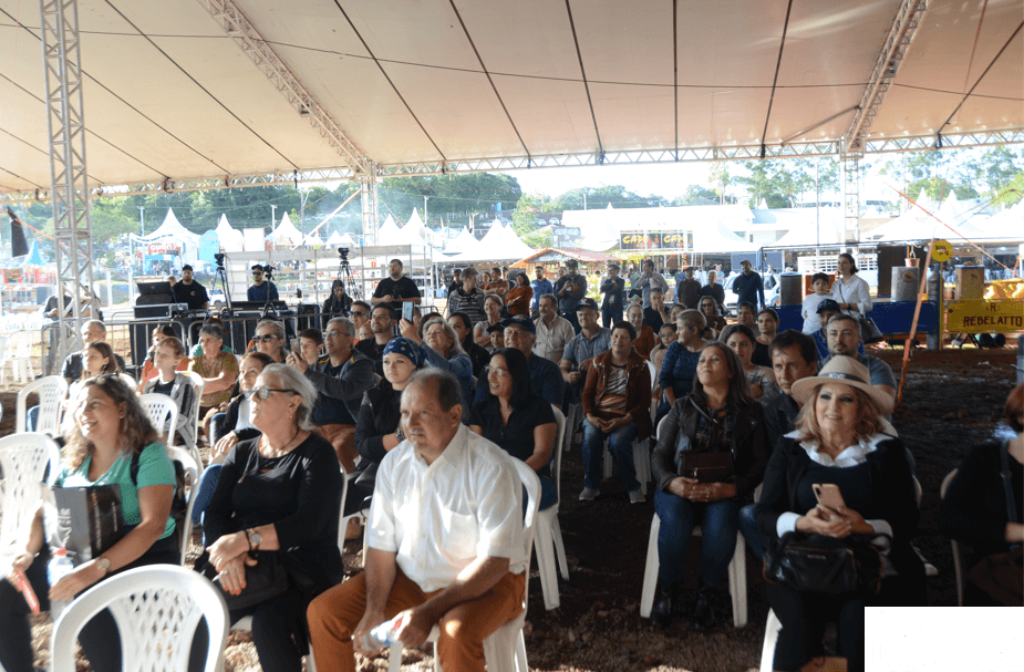 Grupo Os Gaudérios anima Expofred Cultural