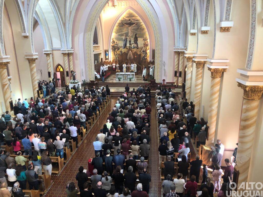 Fiéis celebram Corpus Christi em FW