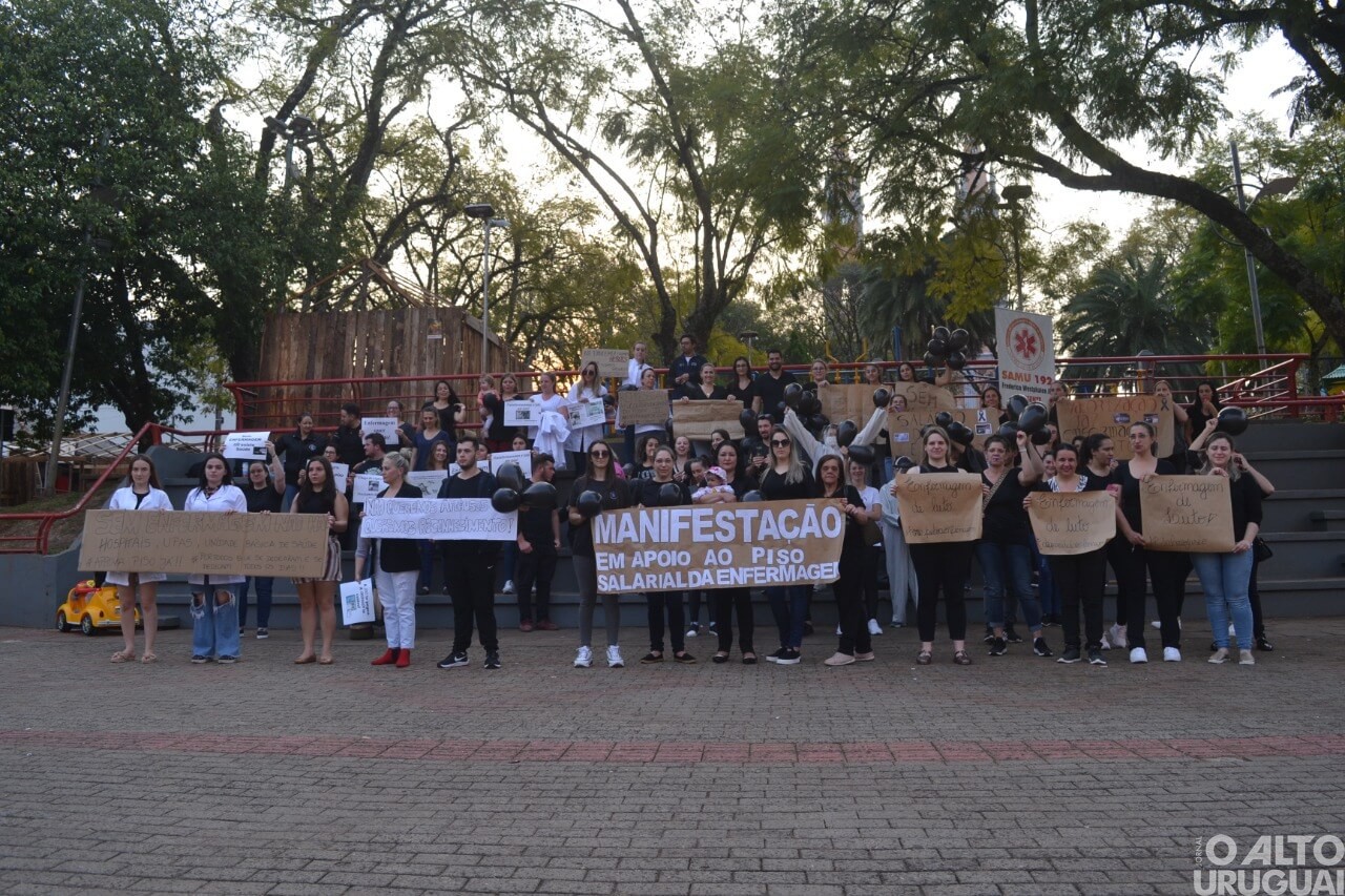 Profissionais protestam pela suspensão do Piso da Enfermagem
