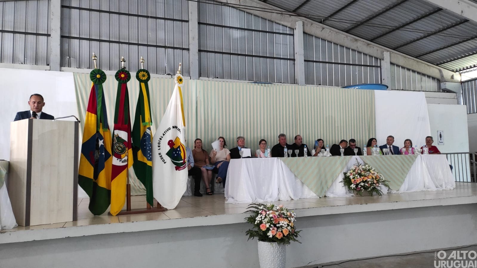 Elton Tatto toma posse como prefeito de Pinheirinho do Vale