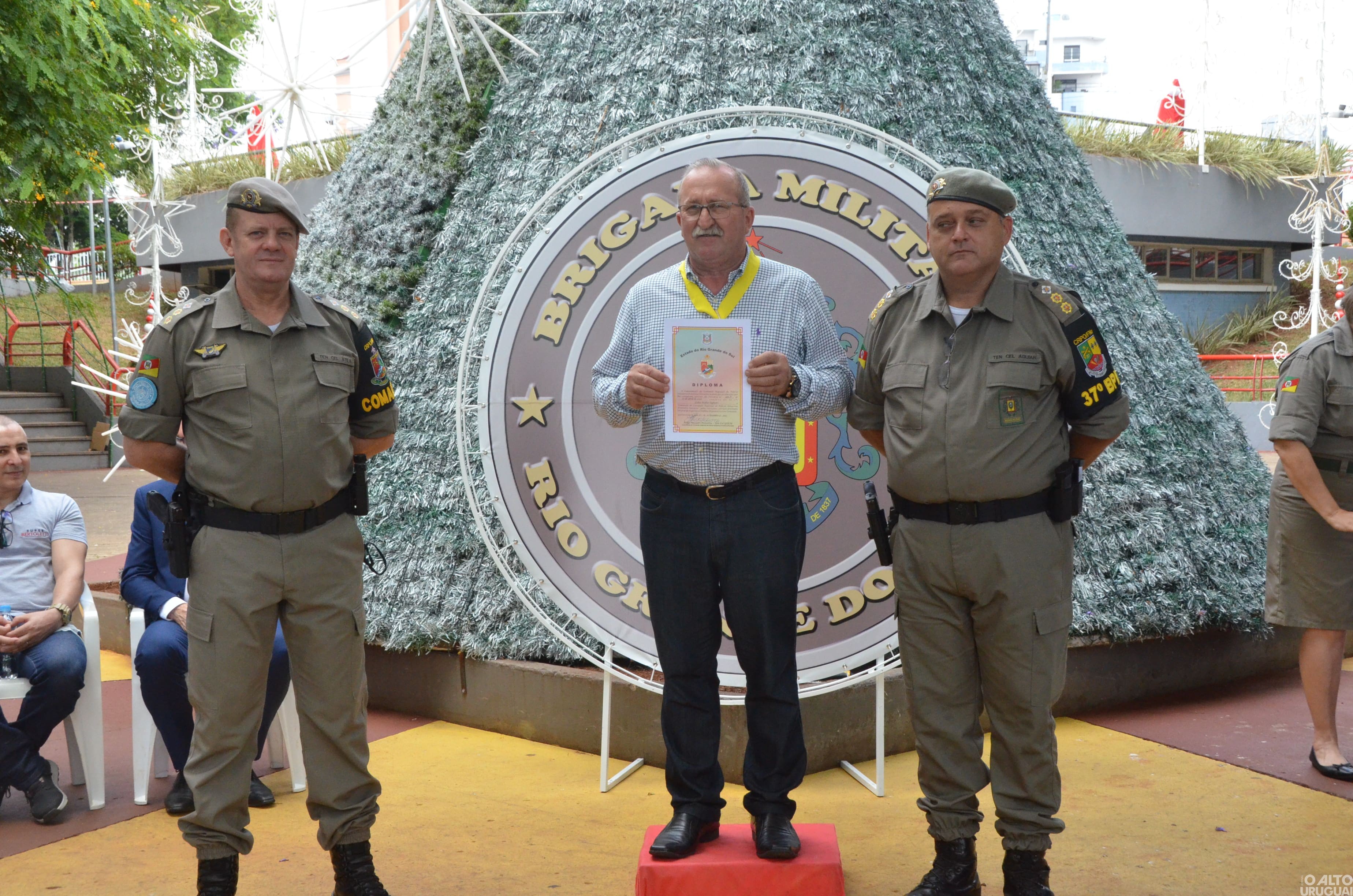 37º BPM realiza cerimônia de entrega de comendas a homenageados