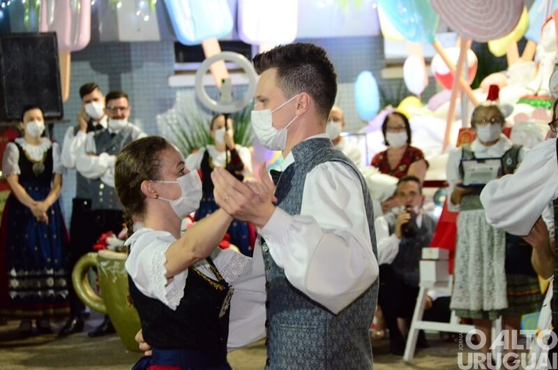 Apresentações do Centro Cultural 25 de Julho marcam noite do Frederico em Luz