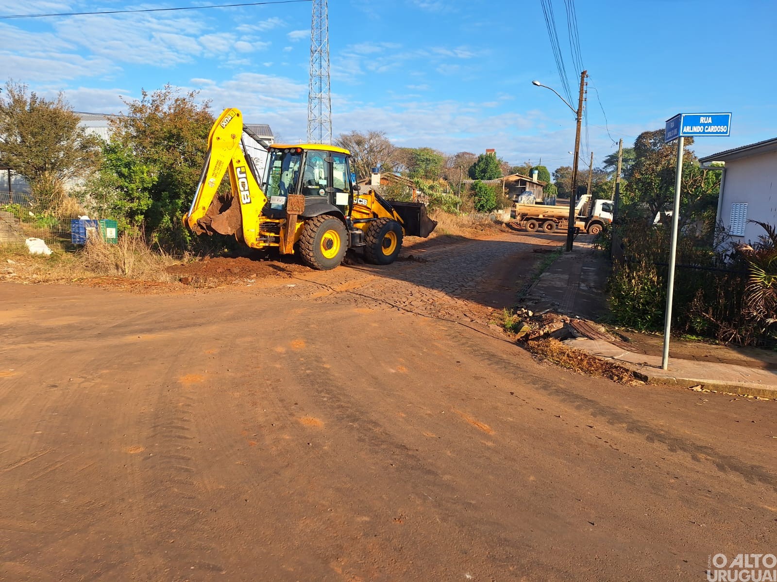 Inicia a pavimentação na avenida Marcelino Zadinello em Cristal do Sul
