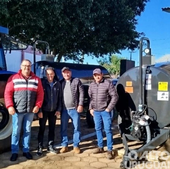 Município repassa tanques e lavadora para comunidades do interior