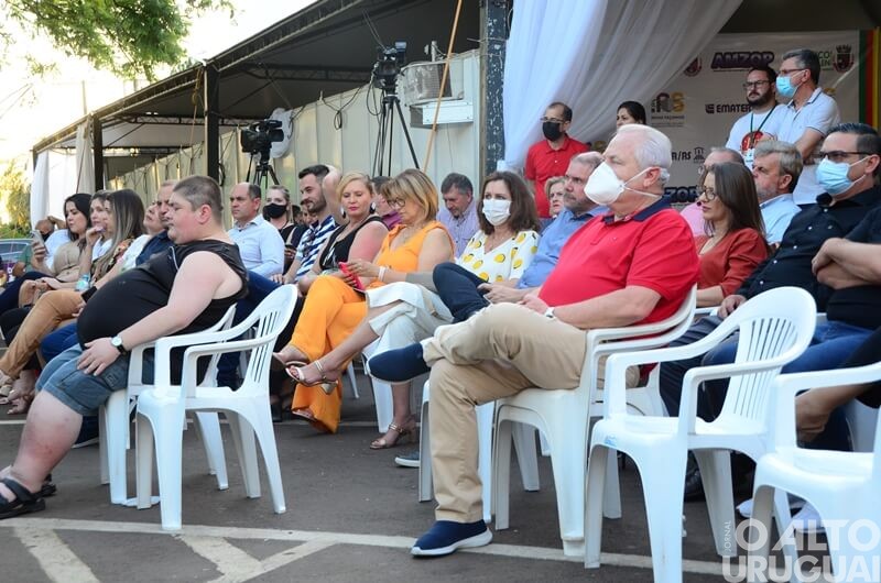Lideranças de vários municípios prestigiam abertura da 1ª Feira Regional das Agroindústrias