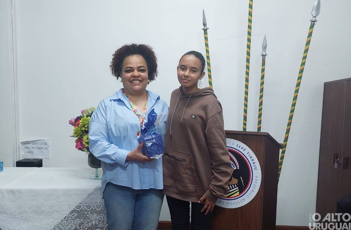 Escola Sepé Tiaraju de FW recebe palestra sobre educação antirracista