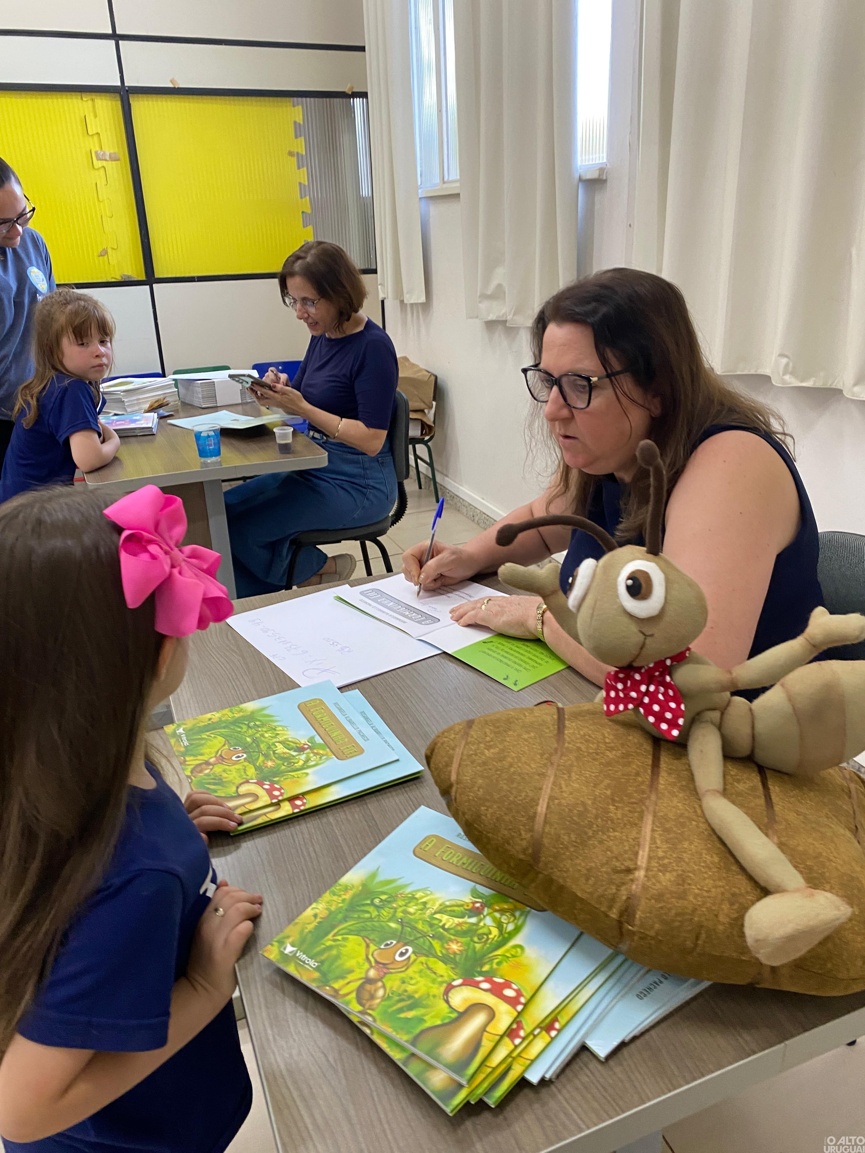 Escola da URI/FW realiza 1ª Feira do Livro