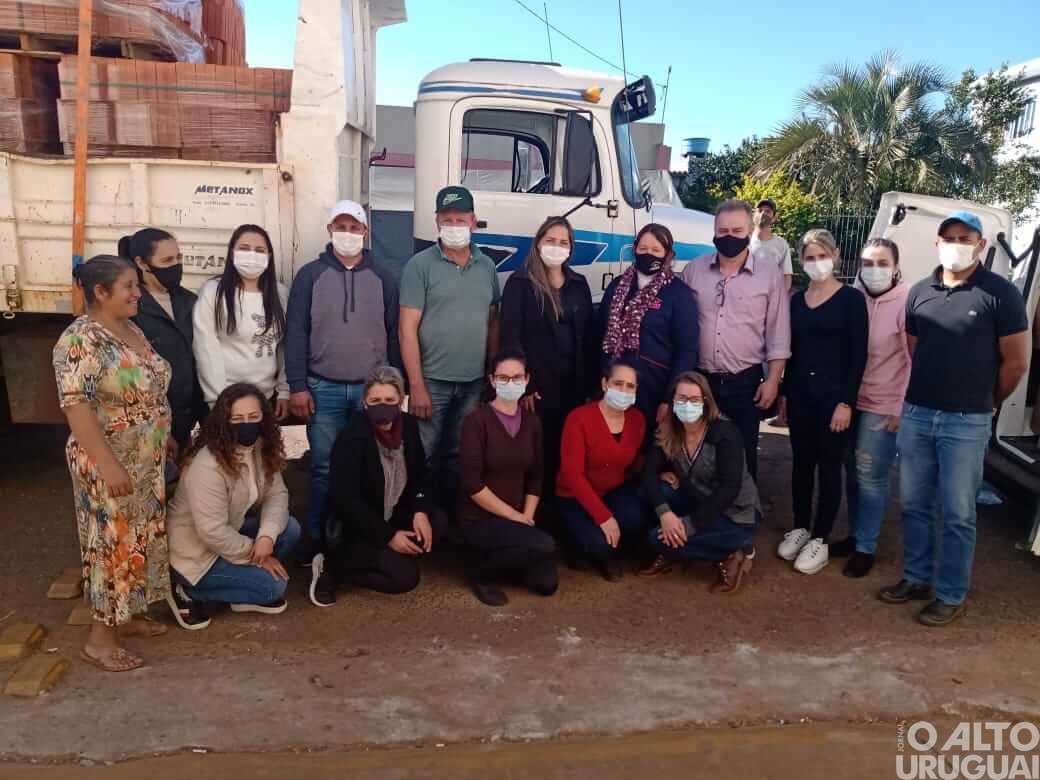 Pinhal arrecada grande volume de doações para Sagrada Família