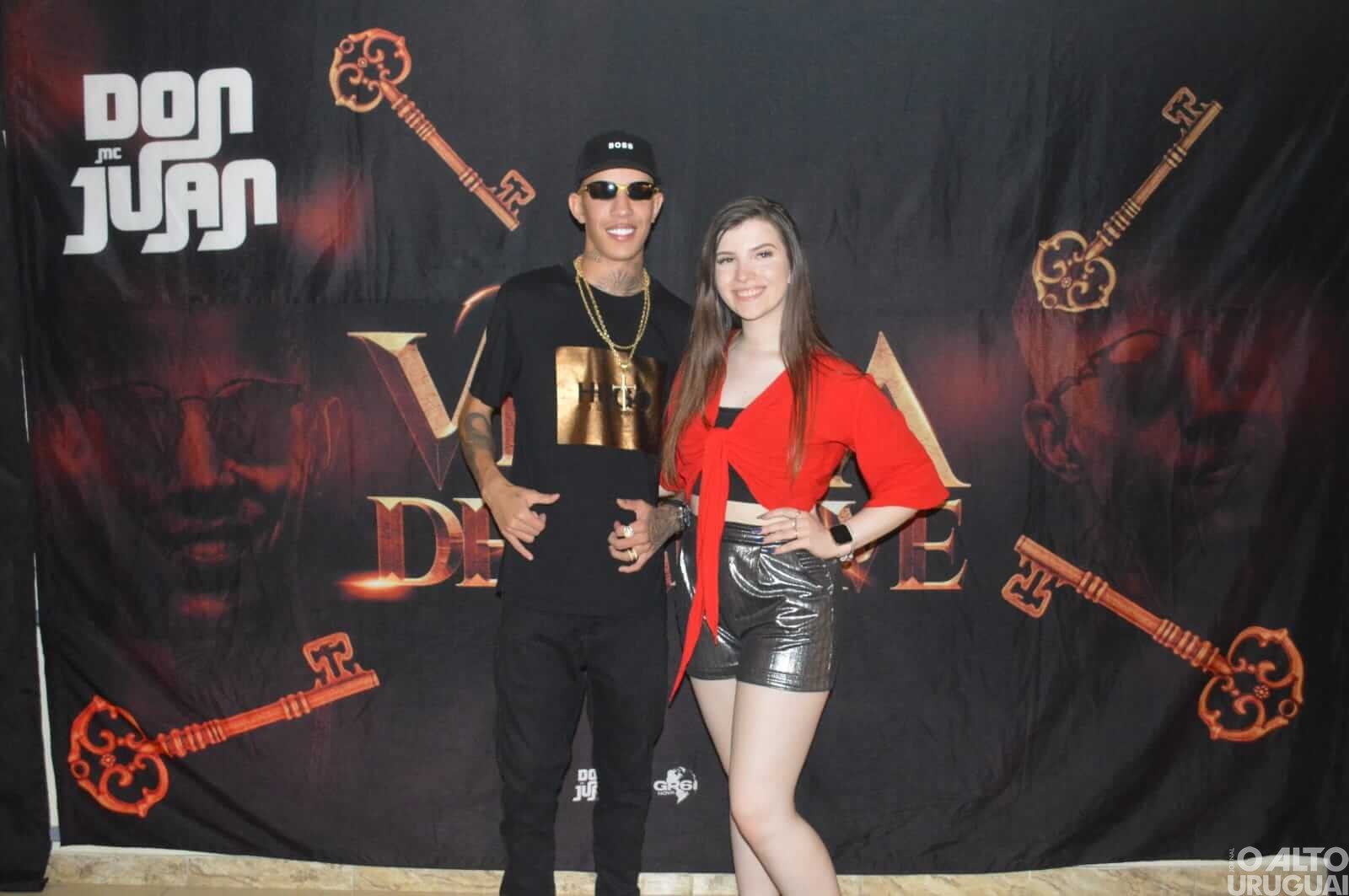 Show de MC Don Juan anima público em FW