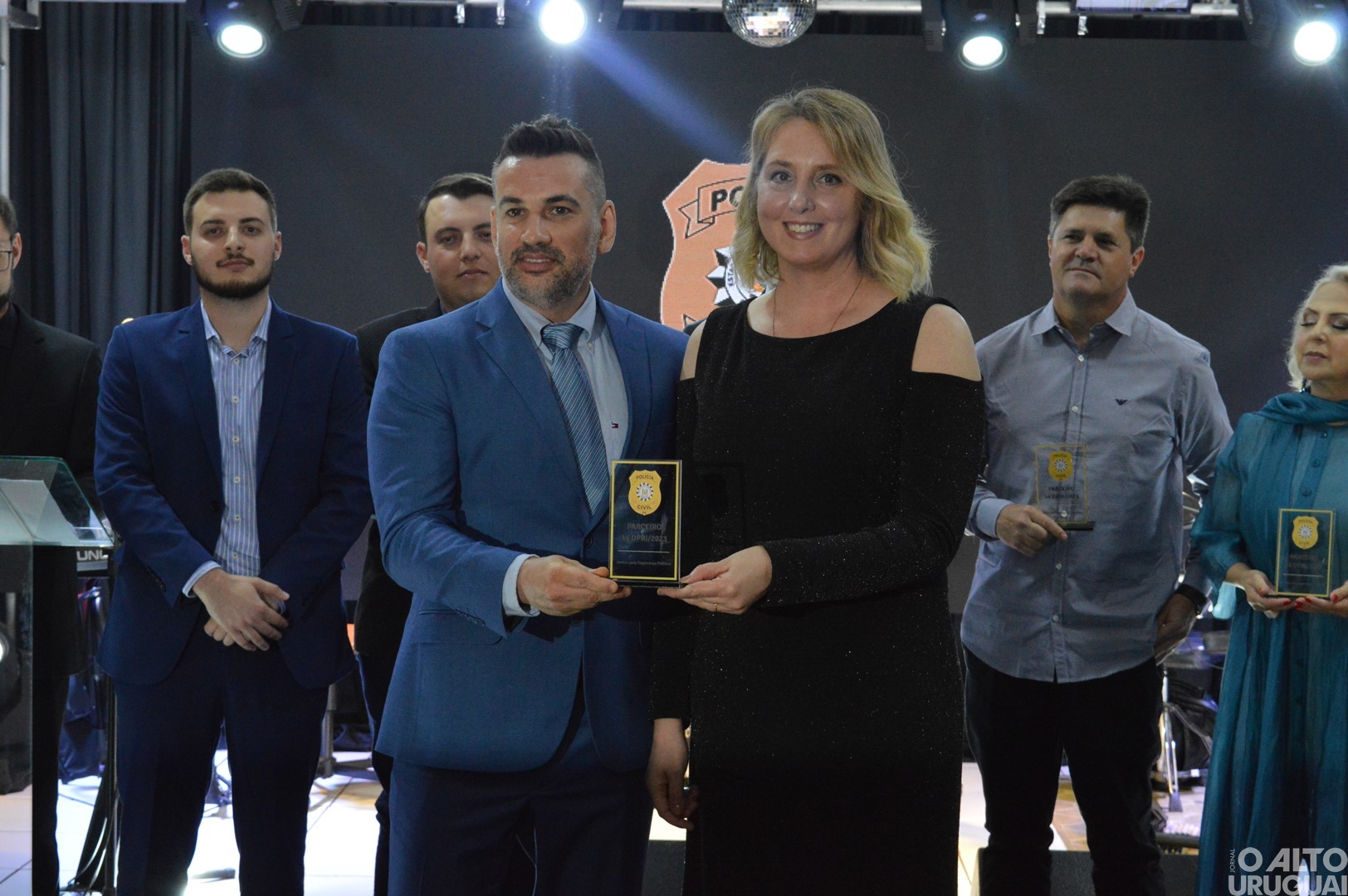 Baile Golden Night homenageia parceiros da Polícia Civil