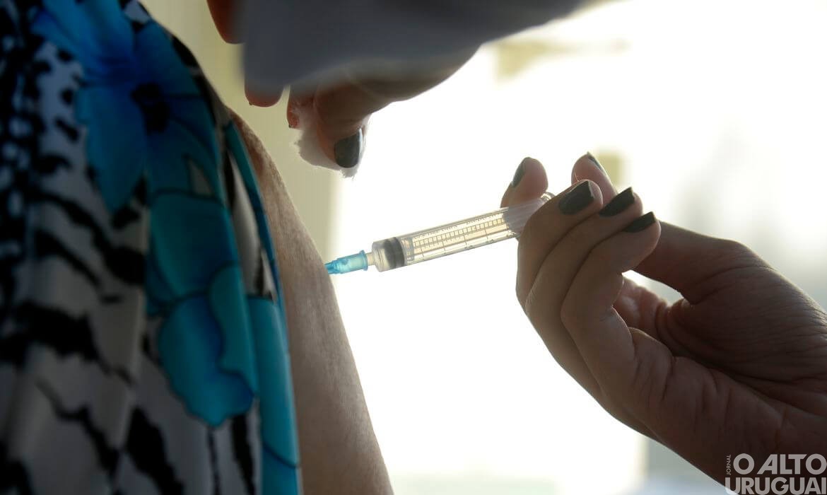 Vacinação contra a gripe é ampliada a partir deste sábado, 25, no país