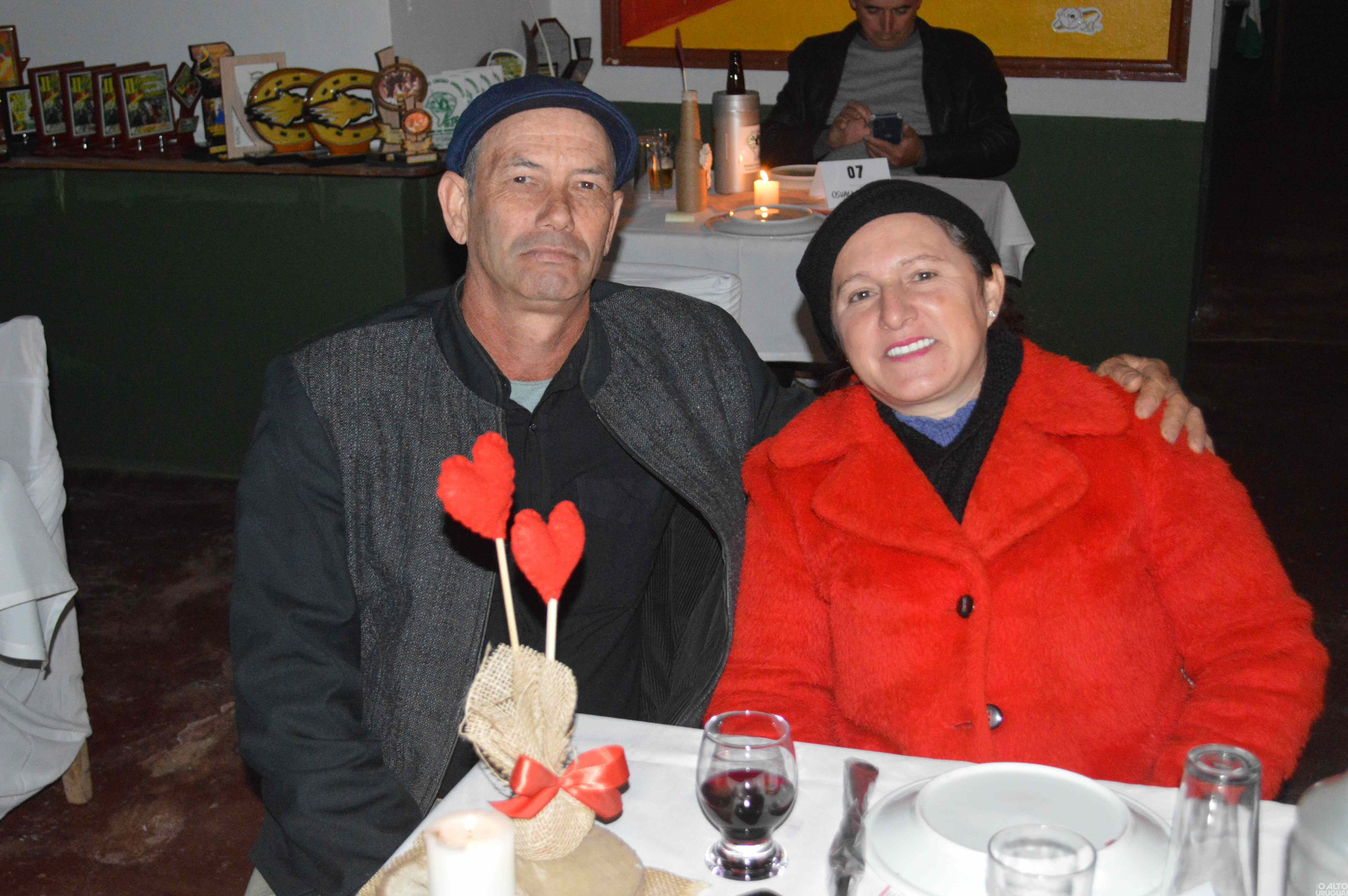 Noite do Galanteio reúne casais no CTG Rodeio da Querência