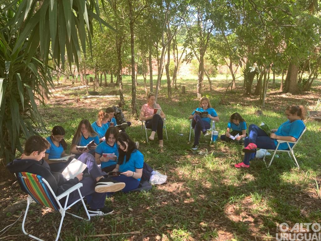 Escola Mathias Balduíno Huppes de Cristal do Sul reinaugura biblioteca