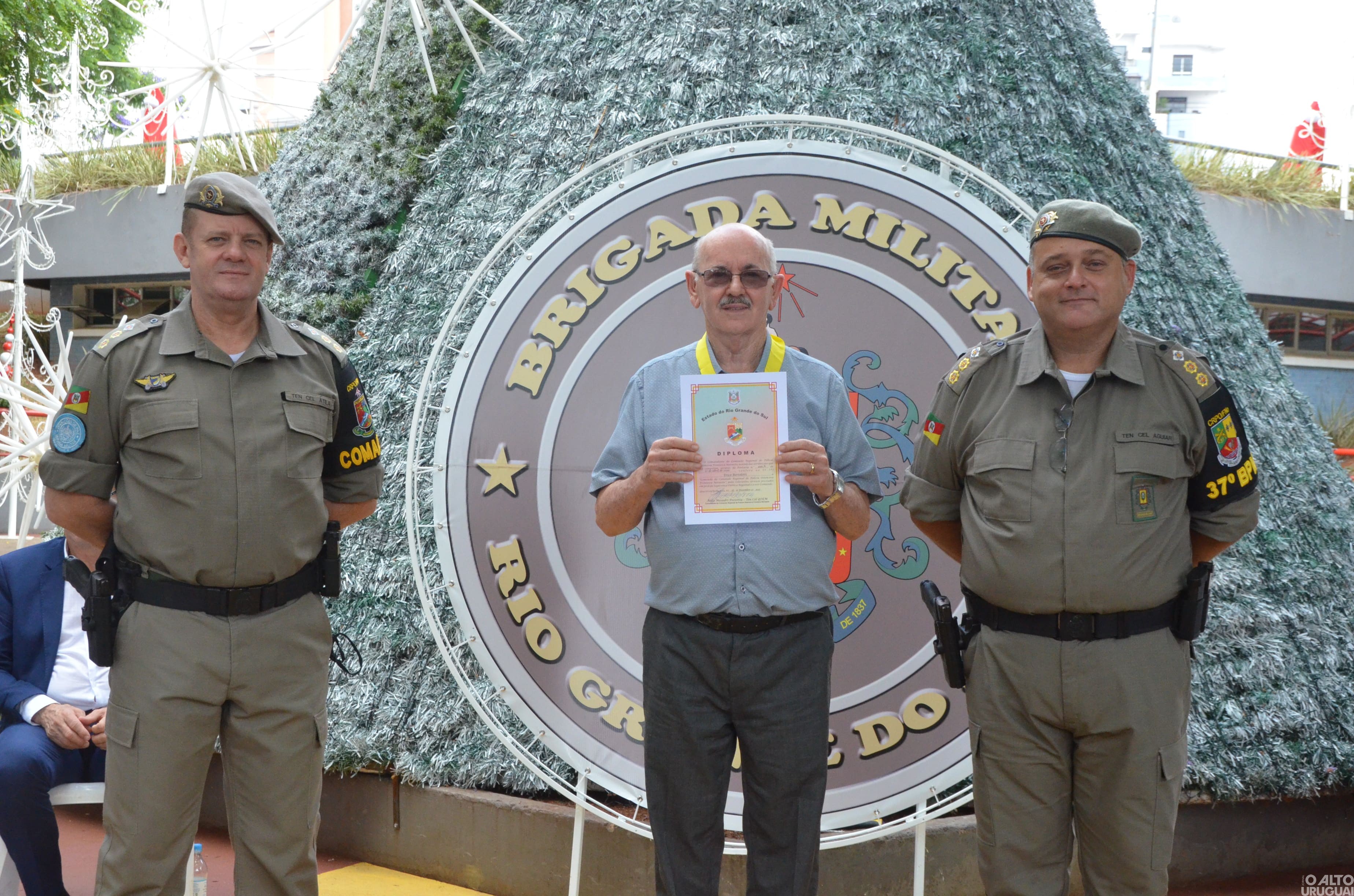 37º BPM realiza cerimônia de entrega de comendas a homenageados