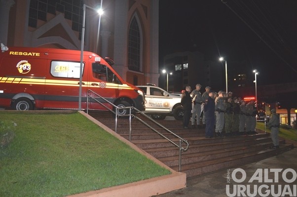 BM e Bombeiros de FW realizam homenagem a sargento morto em Caxias
