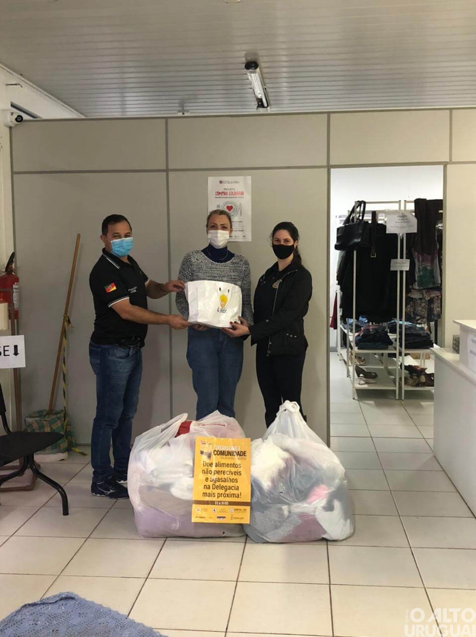 PC doa agasalhos para a Secretaria de Assistência Social de FW