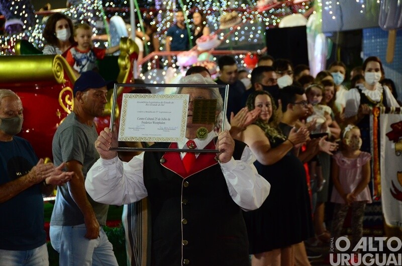 Apresentações do Centro Cultural 25 de Julho marcam noite do Frederico em Luz