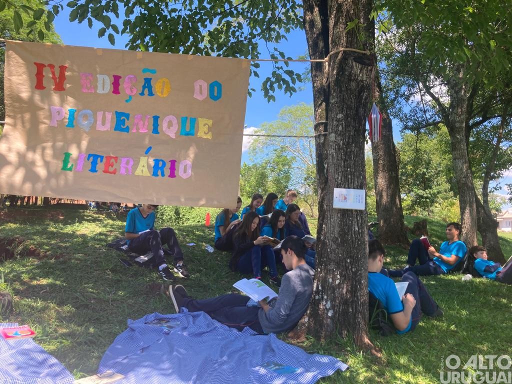 Escola Mathias Balduíno Huppes de Cristal do Sul reinaugura biblioteca