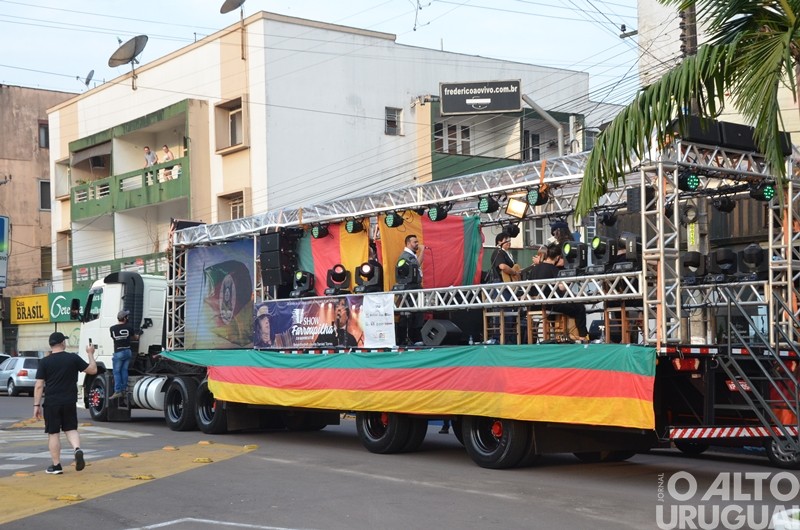 Renato Borghetti e Daniel Torres apresentam show farroupilha em FW
