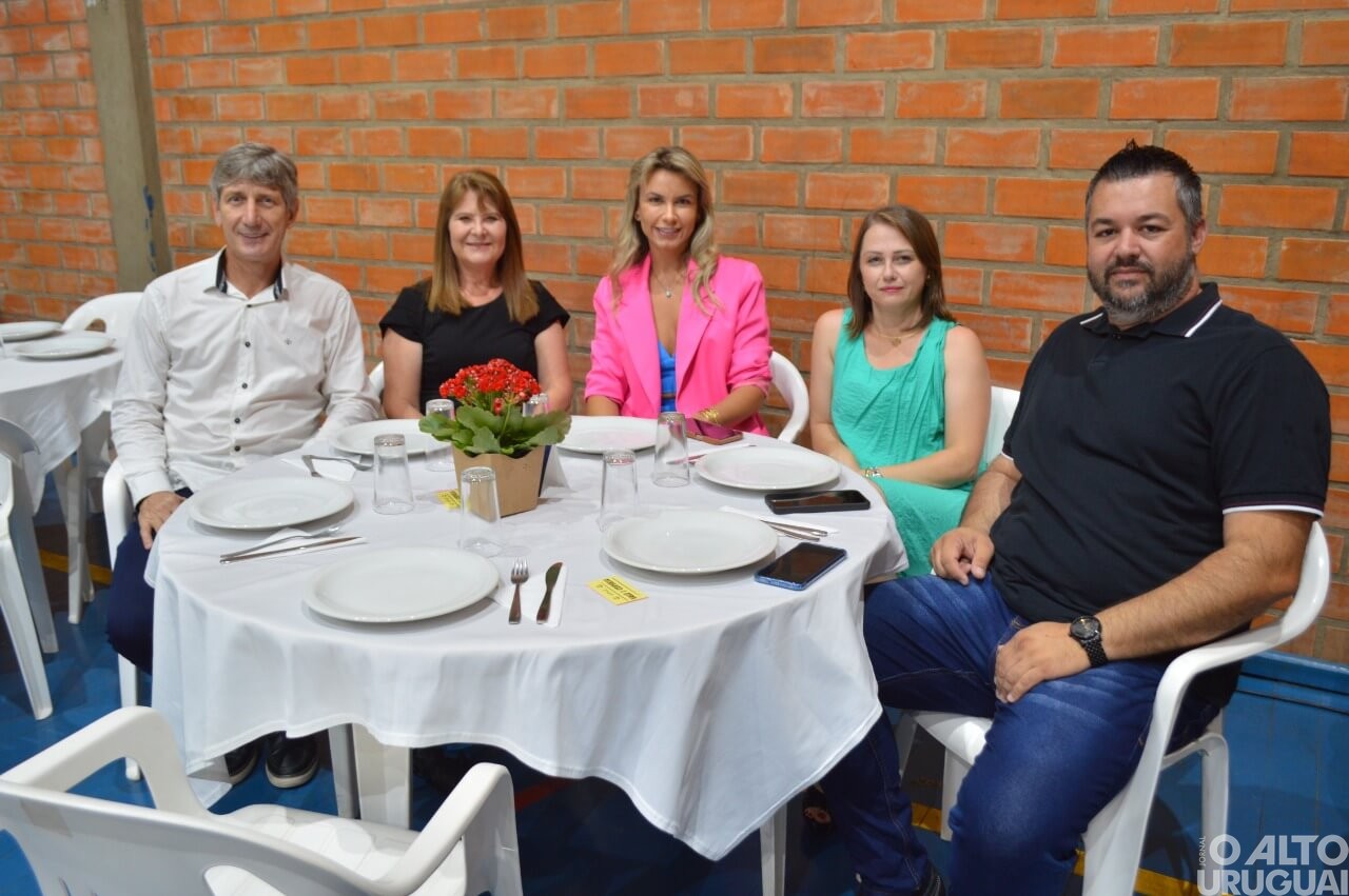 Jantar marca 40 anos da Apae-FW